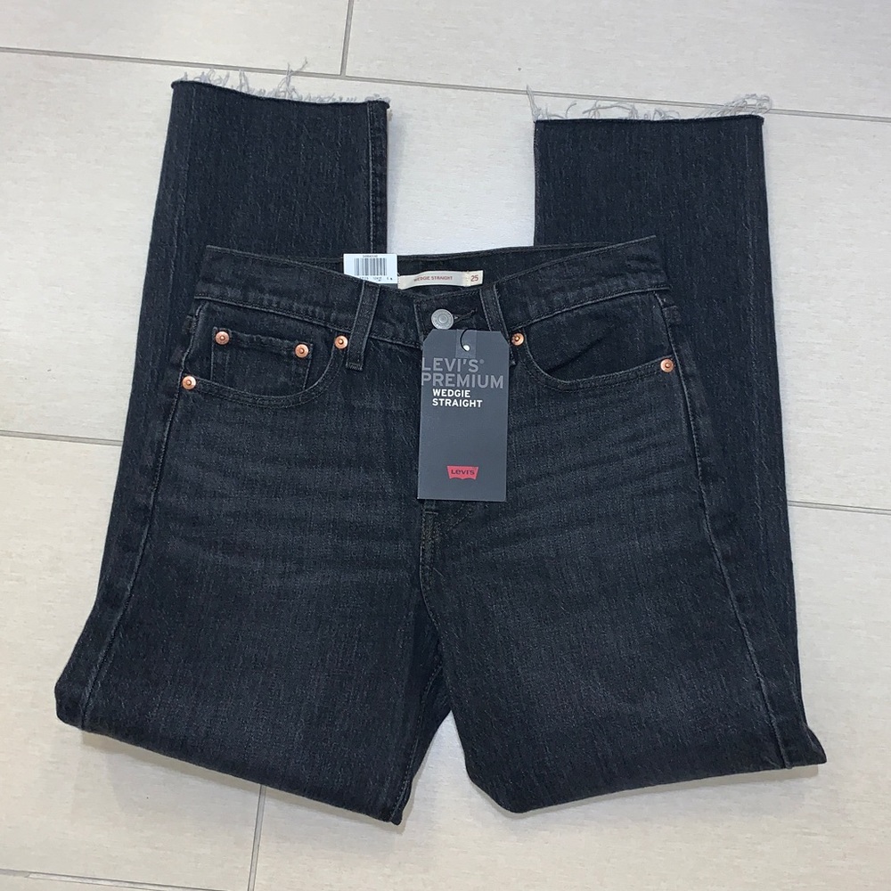 Levi’s Wedgie Straight High Rise Jeans - Picture 3 of 7